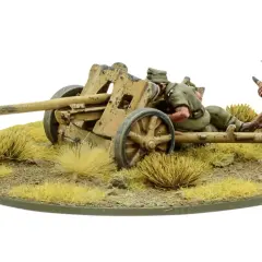 Miniatur-Kanone mit zwei Soldaten, einer lädt Munition.