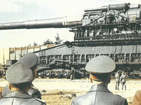 Schwerer Gustav - Panzer oder Eisenbahngeschütz?