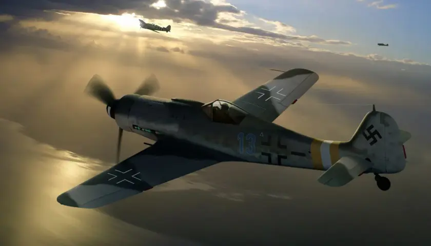 Eine FW 190 D9 fliegt durch dramatische Wolken, die Sonne bricht durch. Weitere Flugzeuge sind in der Ferne zu sehen.