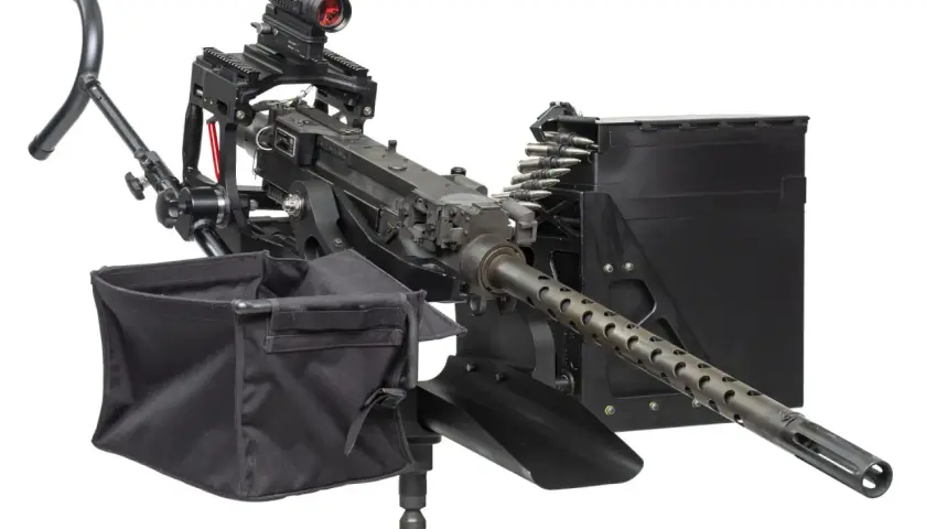 Schwere Maschinengewehr auf Lafette der Bundeswehr, bereit für den Einsatz.