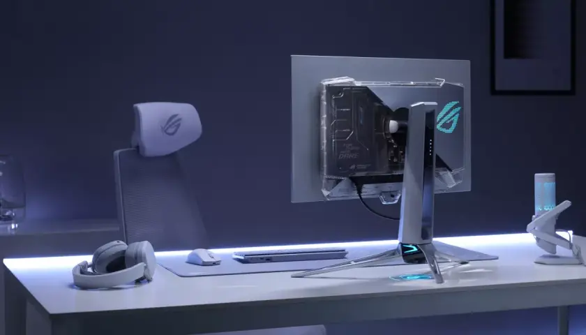 Ein Gaming-Setup mit transparentem PC-Gehäuse, Monitor und Kopfhörern. Der **Spektrum Programmer Deutsch** ist bereit für die nächste Herausforderung.