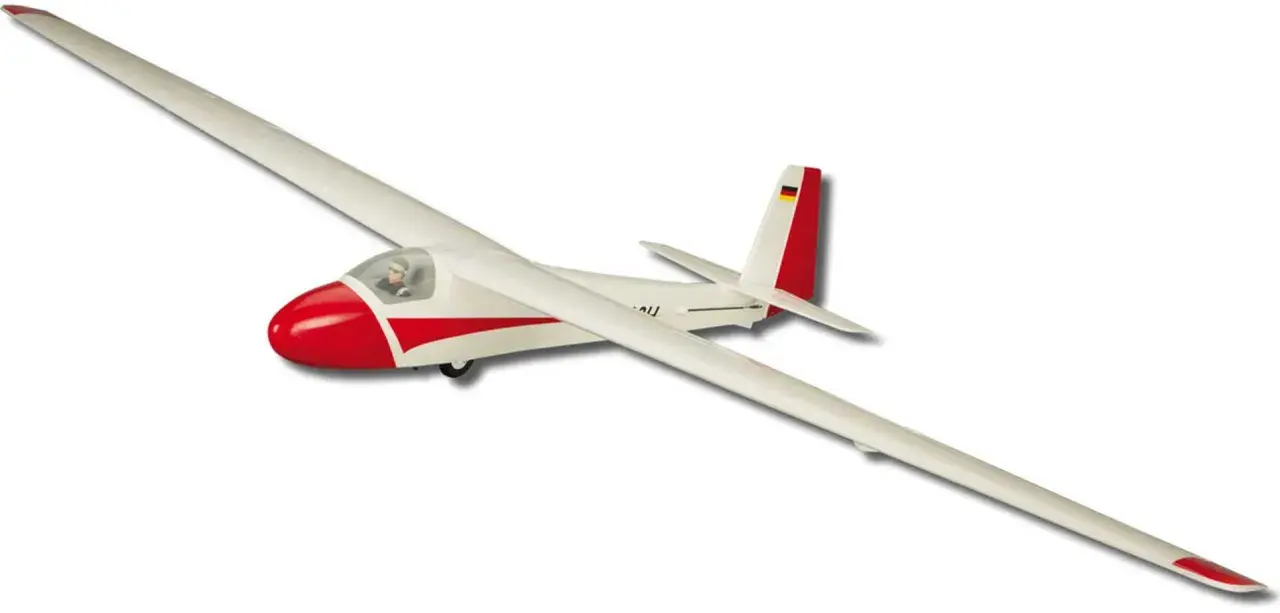 Ein weißes Modellflugzeug, ein parkzone ka-8, mit roter Nase und roten Streifen, fliegt vor weißem Hintergrund.