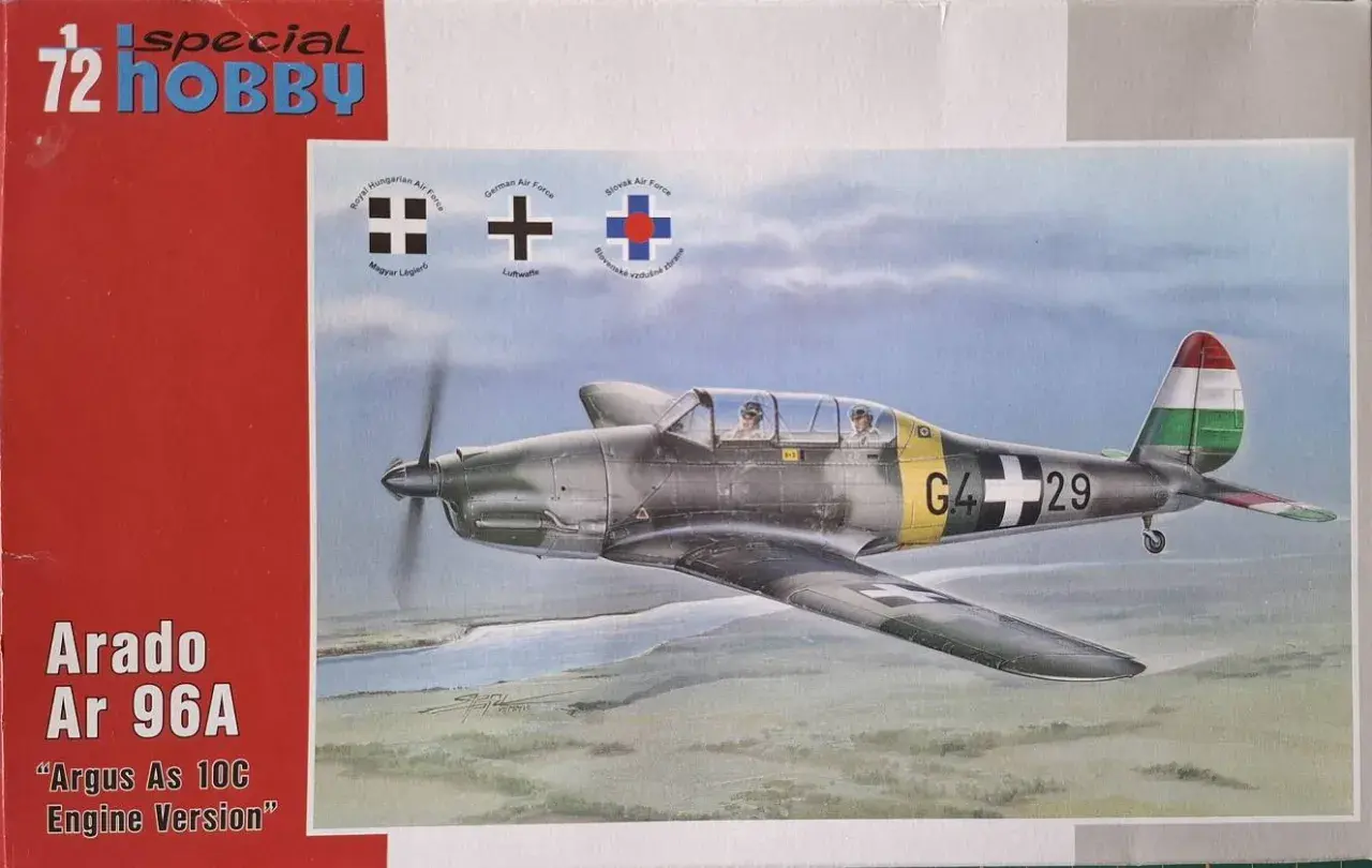 Arado Ar 96A im Flug, mit ungarischem Leitwerk. Das Flugzeug trägt die Kennung G4 29.