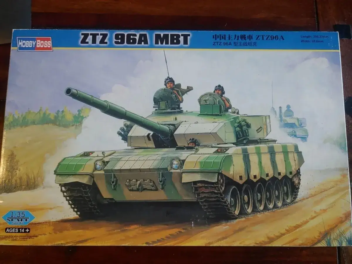 Modellbausatz des ZTZ 96A MBT Panzers von Hobby Boss. Der Typ 96 ist ein chinesischer Kampfpanzer.