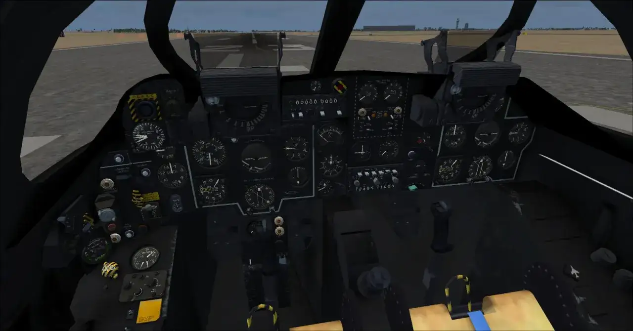 Cockpit der Hawker Hunter T2 mit vielen Anzeigen und Schaltern, bereit zum Start auf der Landebahn.