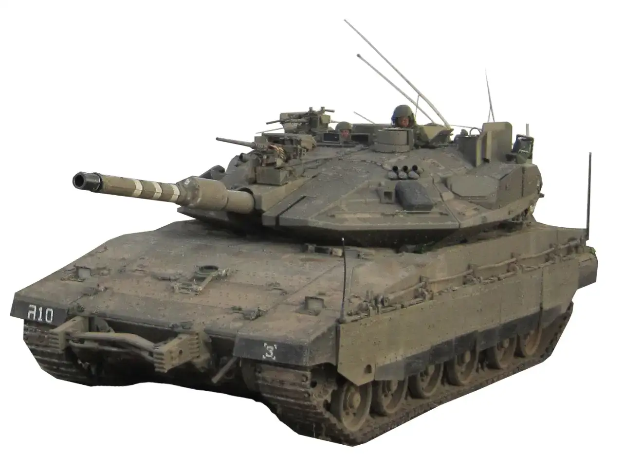 Ein Merkava 5 Kampfpanzer mit Besatzung, bereit für den Einsatz.